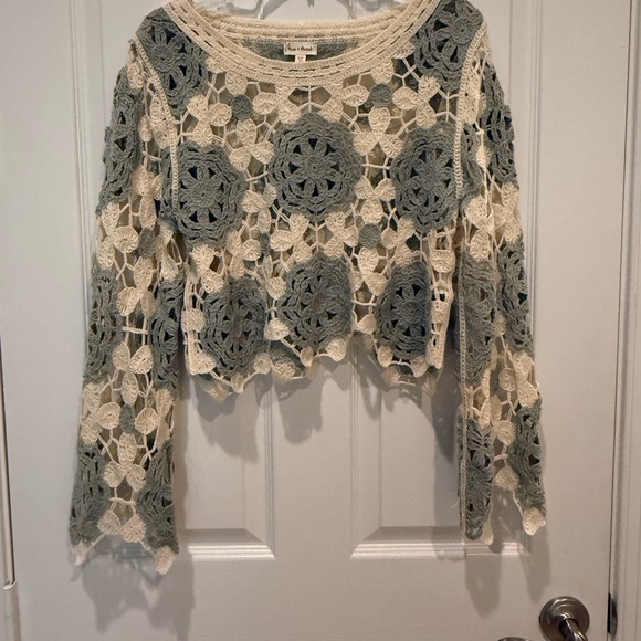 Hem & Thread Tops - Hem and Thread crocheted Boho crop top. Size S/M